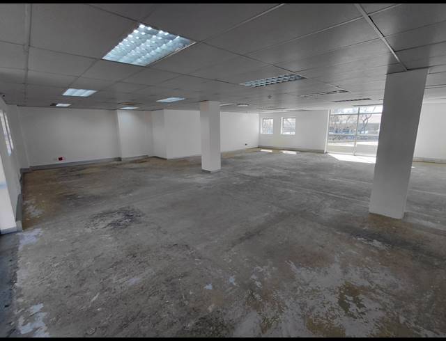 1,011M² OFFICE TO LET IN HALFWAY GARDENS
